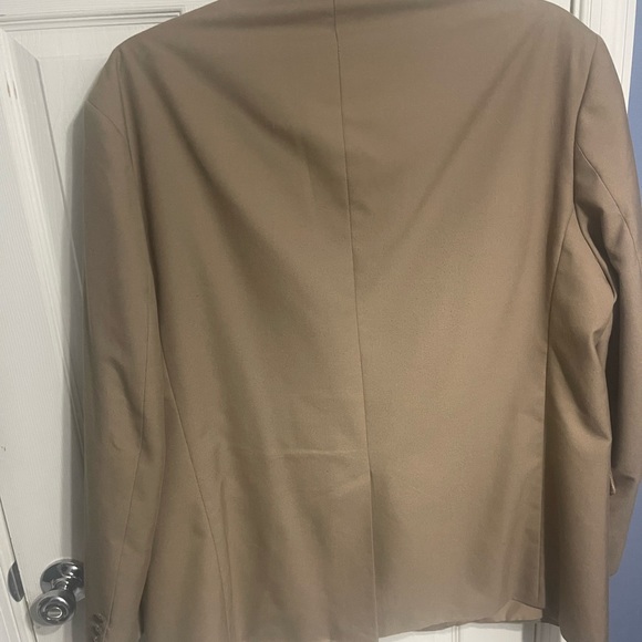 Tan sports coat - Picture 2 of 3